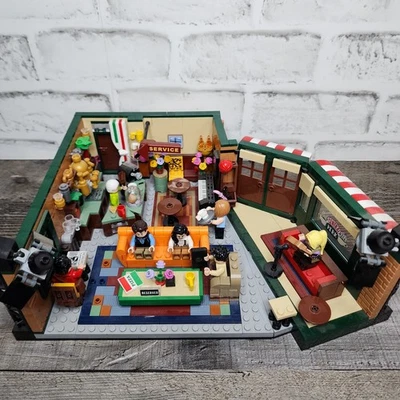 LEGO Friends Central Perk Set Cafe TV Series Show w/All Minifigures 21319 No Box - Image 1 of 4