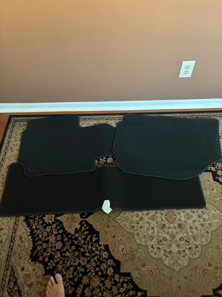 Alfombrillas negras Chevrolet Equinox 2018-2022 OEM A1525-C-101-600R nuevas Foto 1 de 1