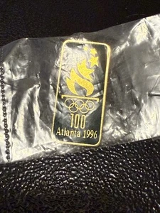 1996 Summer Olympic Games Atlanta Georgia Torch Lapel Pin New - Picture 1 of 2