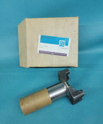 NOS 68 69 70 71 72 73 74 75 CORVETTE YOKE GM 3930827 TURBO 400 MUNCIE 4 SPEED - Image 1 of 4