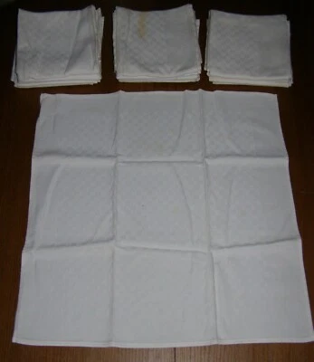  15 serviettes de table anciennes damassées en coton 48 X 48 cm - Photo 1/4