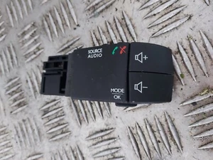 Commande radio au volant - RENAULT CAPTUR I (1) - De 02-2013 à 12-2017 - Picture 1 of 2