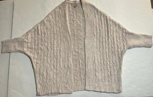 Cárdigan Barefoot Dreams Cozychic Lite Tejido Cable Encogido de hombros XXS/XS Rosa Rosa - Imagen 1 de 6