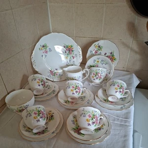 Queen Anne Old Country Spray Tea Set 21pieces - Picture 1 of 10