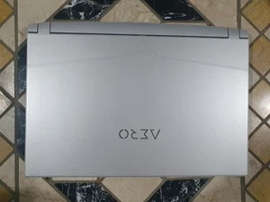 Portátil para juegos Gigabyte Aero 15-SA 15,6" 4K AMOLED i7-9750H 32/512 GTX1660Ti - Imagen 1 de 8
