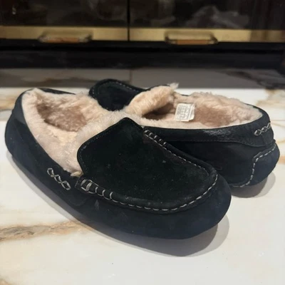 Zapatillas para mujer Ugg Ansley negras de gamuza de oveja/sherpa talla 9 Foto 1 de 4