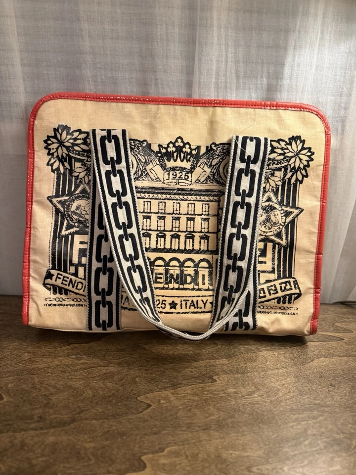 Bolso de Mano Fendi, Bolso Fendi 1925, Bolso de Lona Fendi Heritage, Bolso de Mano Fendi Italia Foto 1 de 4