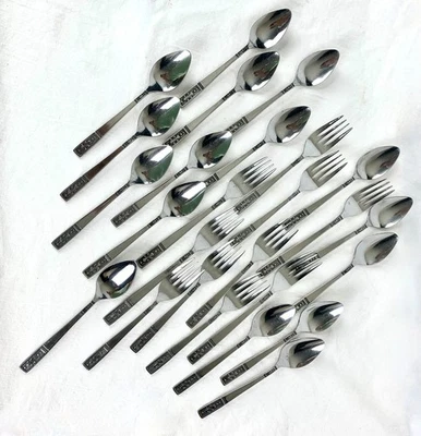 26 pc Oxford Hall Japan Flatware Fleur De Lis Textured 16 Teaspoons 10 Forks - Image 1 of 4