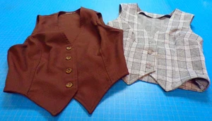 Konvolut 2 Vintage.  Unterhemden zwei Knöpfe grau kariert & 4 Knöpfe braun tiefer V-Schnitt beide S - Bild 1 von 14