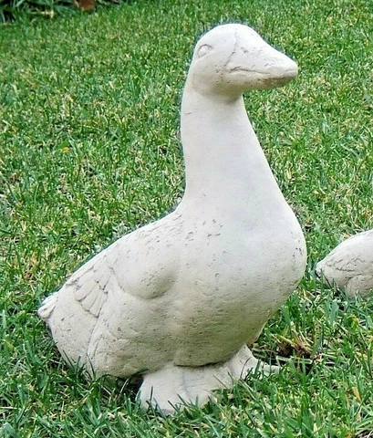 VINTAGE MAMA DUCK STATUE Cement Concrete Mallard Goose Bird Garden Pond Figure Cover