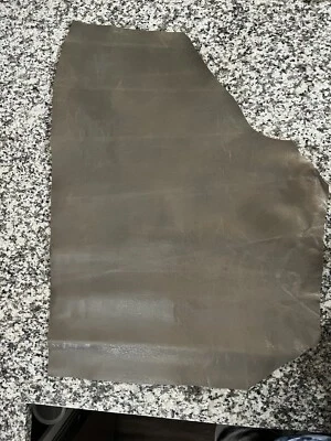 Lg Upholstery Leather Gray 25" X 19" Scraps 1.5mm Thick 9.2 oz Pigmented - Image 1 of 4