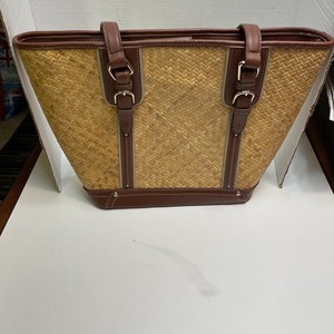 eighteen aigner handbolsa