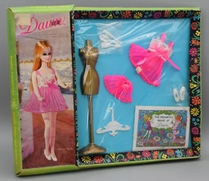 Vintage Topper Toys Moda per Alba Cuscino Festa Rosa Bambola Outfit Abbigliamento 8115 - Foto 1 di 19
