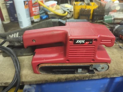 LIJADORA DE BANDA SKIL #7313 4.5A 700 RPM 3"X 18" CON BOLSA ANTIPOLVO  Foto 1 de 4