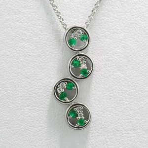 Colgante esmeralda brillante con cadena oro blanco 750 valor 2.620 euros NUEVO - Imagen 1 de 3