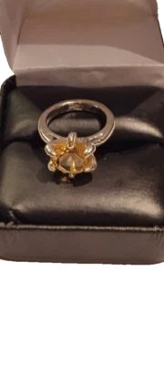 Anillo plateado piedra sintética amarilla nuevo con etiquetas tamaño: 4 Foto 1 de 3