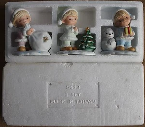 3 Children w/ Christmas Tree, Bag of Gifts and Snowman HOMCO 5613 New Old Stock - Imagen 1 de 4
