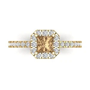 Anillo de compromiso de oro amarillo de 14 quilates con halo de diamantes champán simulado princesa de 0,89 quilates - Imagen 1 de 11