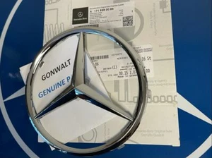1718880086 Genuine Mercedes Benz R171 SLK350 SLK55 AMG Grille Emblem Star OE - Picture 1 of 3