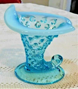 VINTAGE MITTE DES 20. JAHRHUNDERTS FENTON KOCHNAGEL AQUAGLAS DEKORATIVE 3,75" HORNVASE - Bild 1 von 7