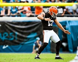 Foto de fútbol americano de la NFL Corey Bojorquez Punt Celebration Cleveland Browns 8x10 - Imagen 1 de 1