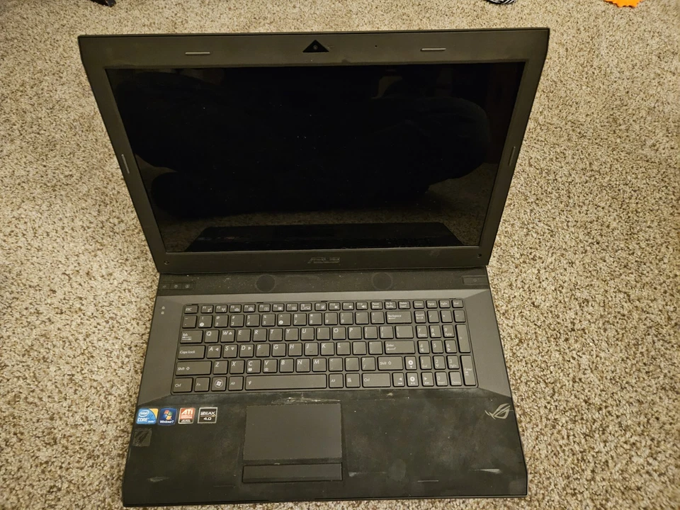 Portátil para juegos Asus ROG G73JH Intel Core i7 1ª generación AMD gráficos 4 GB de RAM Foto 1 de 4