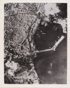 1943 Press Photo WWII U.S. Army Bombers Raid and Pound Sousse in Tunisia - Picture 1 of 2