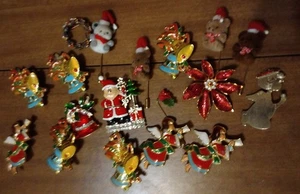 CHRISTMAS BROOCH LOT 18 Pins Vtg Now Wreath Angel Santa Bell Bear Metal Plastic - Picture 1 of 21