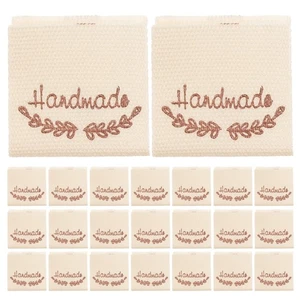  50 Pezzi Etichette Prodotti Fatte a Mano Tessuto Cucito Ricamato per Articoli - Foto 1 di 17