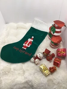 Strumpf, Santa Stop Here!, Gruppe von Ornamenten. 0043 - Bild 1 von 3