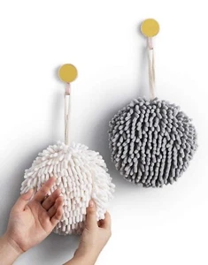 Juegos de 2 toallas decorativas blancas y grises Sophie & Panda Fuzzy Ball - Imagen 1 de 5