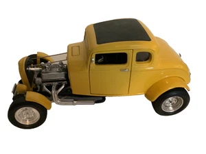 ERTL 1932 Ford Deuce Coupe American Graffiti Movie 1/18 Scale Street Rod Car - Picture 1 of 11