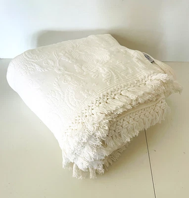 Colcha Maine Heritage Weavers Queen Elizabeth Matelasse flecos blancos talla Queen Foto 1 de 4