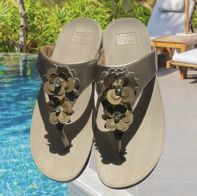 Босоножки Unworn Fit Flop бронзовые золотистые Lulu с цветочным узором женские размер 9 - Изображение 1 из 4