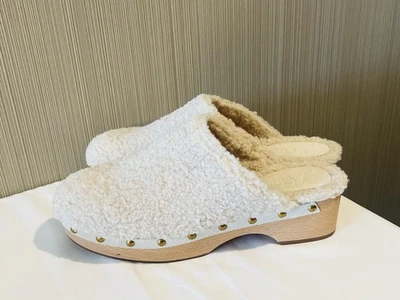 J. Zuecos Sherpa Crew difusos con tachuelas rizados imitación piel de oveja zapatos sin cordones marfil 11 Foto 1 de 4