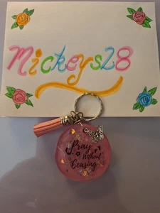 Handgefertigter UV Harz Schlüsselanhänger rund christlicher Spruch rosa, Schmetterling Anhänger, Quaste - Bild 1 von 4