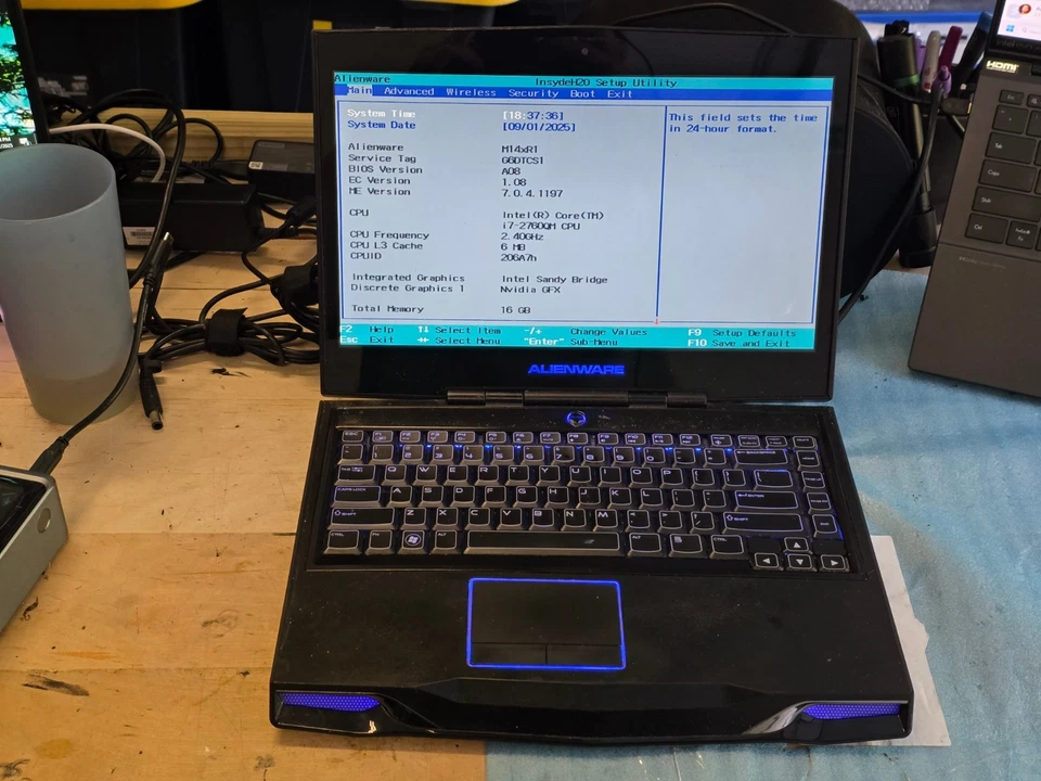 14" Alienware M14xR1 - i7-2760QM, 16GB RAM, 750GB HDD - Leer Foto 1 de 4