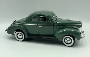 Universal Hobbies 1:18 Scale 1940 Ford DeLuxe Die Cast Car /b - Picture 1 of 10