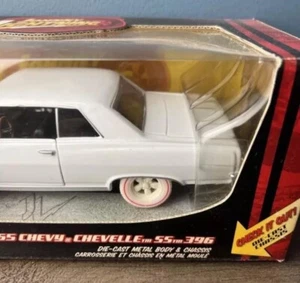 CHEVELLE SS 396 1965 CHEVY WHITE 1/24 JOHNNY LIGHTNING 1:24 DIECAST CAR - Picture 1 of 6