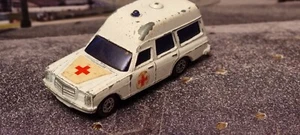 AMBULANCIA MATCHBOX SUPER KINGS MERCEDES BENZ BINZ Sin embalaje 10cm de largo - Imagen 1 de 7