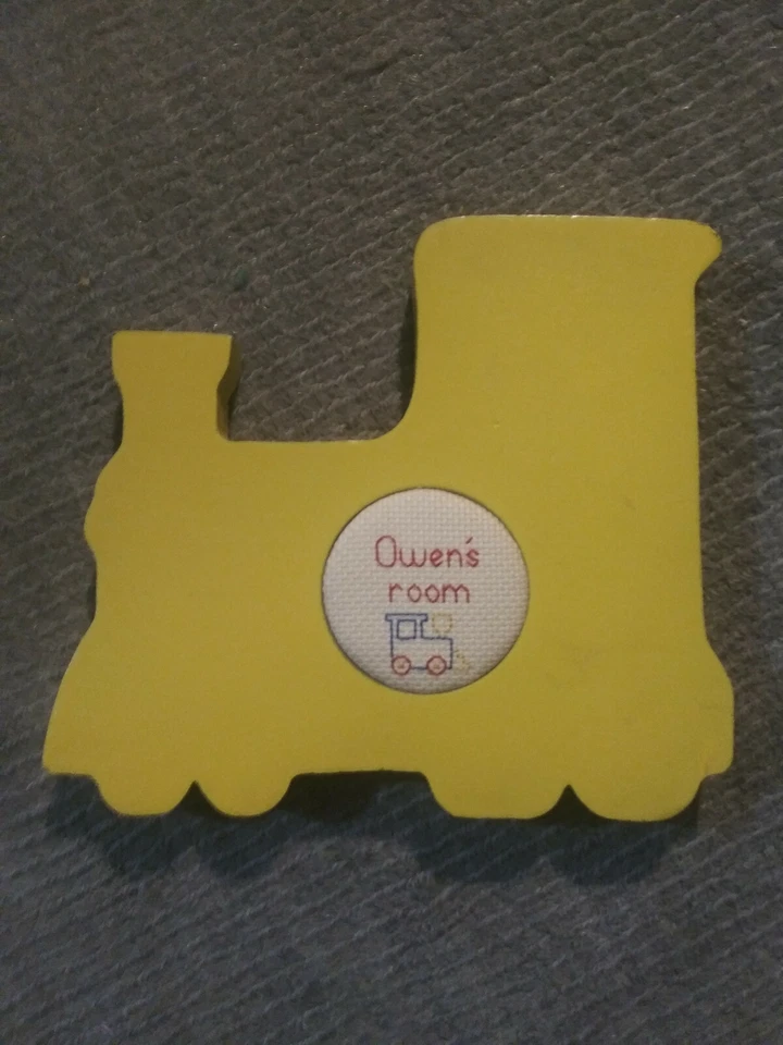 Único - Quarto de Owen - trem de madeira amarelo pintado 1977 Owen Baby raro - Imagem 1 de 1