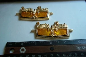 Juego de emblemas de cuarto de panel clásico Caprice 1970-1990 chapado en oro naranja - Imagen 1 de 5