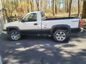 2004 Chevrolet Silverado 1500 K1500 - Picture 1 of 20