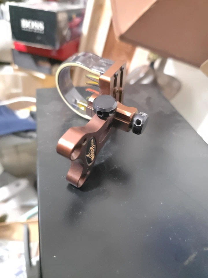 Hoyt EE. UU. - Mira de arco de 4 pines - Derecha - Tiro con arco - Usada Foto 1 de 4