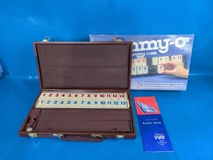 Vintage 70er Jahre Cardinal Rummy-O Spiel in Kunstleder Tragetasche. Komplett. - Bild 1 von 10