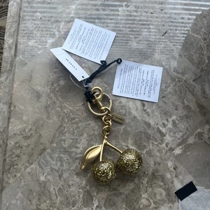 Coach ORO Autentico Ottone Ciliegio Portachiavi Borsa Charm Ciliegie 77840 NUOVO - Foto 1 di 7