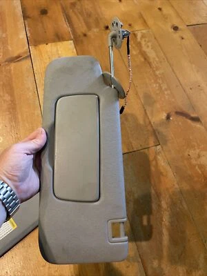 🏁 PARASOL DELANTERO IZQUIERDO LADO CONDUCTOR PARASOL OEM 13506685 CHEVROLET TRAX 2024 Foto 1 de 4