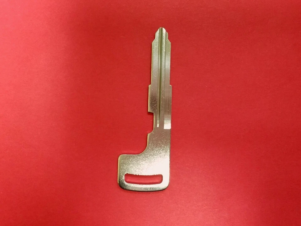 Llave de emergencia en blanco sin cortar para llave inteligente Mitsubishi G8D-644M-KEY-N Foto 1 de 2