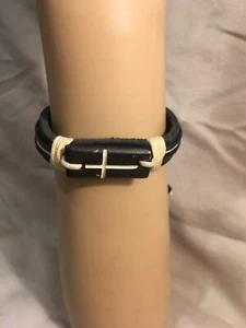 Bracciale regolabile simbolo croce cristiana in pelle marrone - Foto 1 di 6