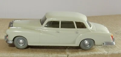Micro Wiking Ho 1/87 Mercedes Benz 300 Limousine 1954 Crème Vetri Fumè - Immagine 1 di 4